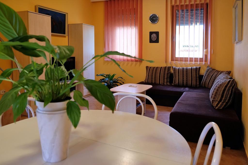 Var-Torony Apartman Gyula Exterior photo